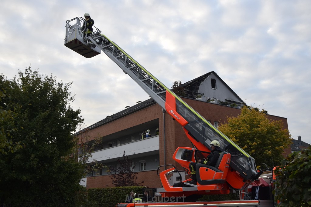 Feuer 2 Y Koeln Suerth Elisabeth Selbertstr P195.JPG - Miklos Laubert